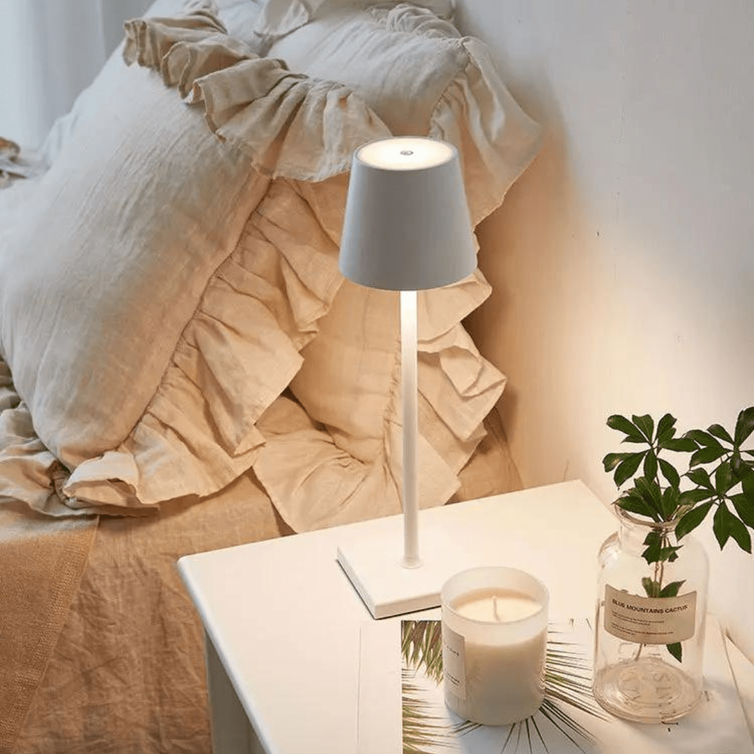 Luxury wireless table lamp