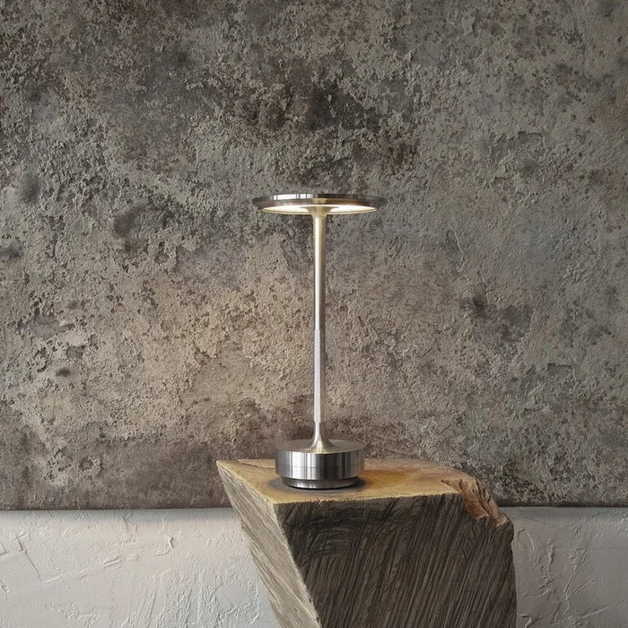 Elegant table lamp