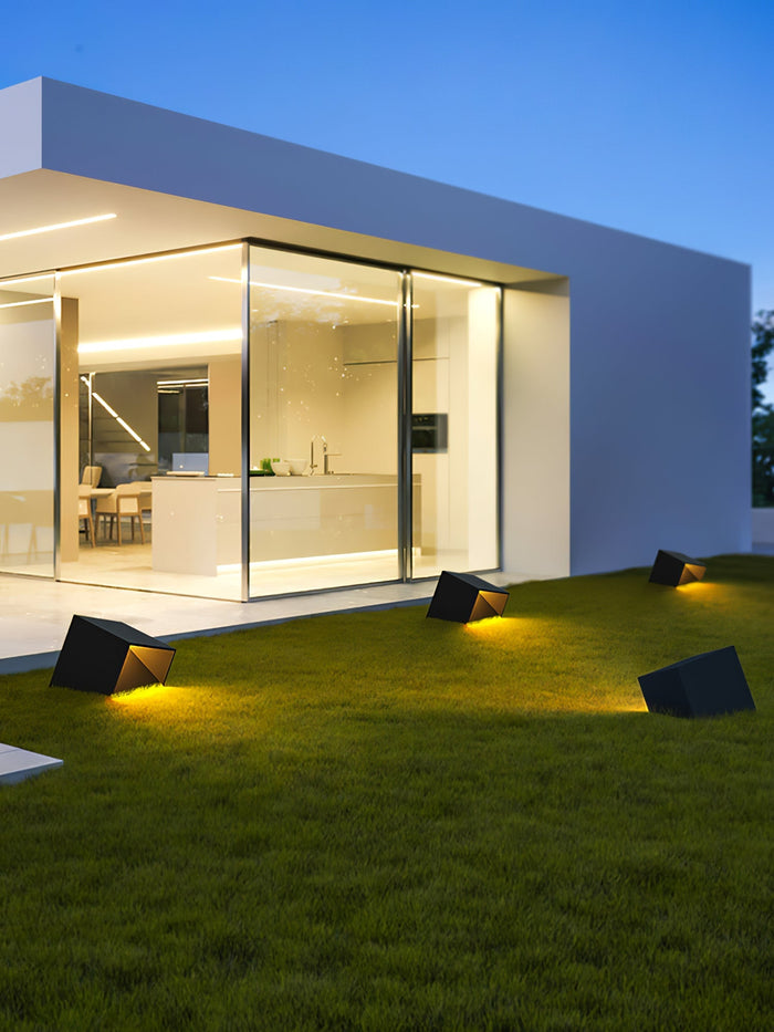 Cube Garden Solar-Powered Outdoor Lamp