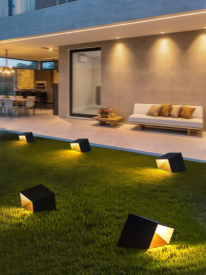 Cube Garden Solar-Powered Outdoor Lamp