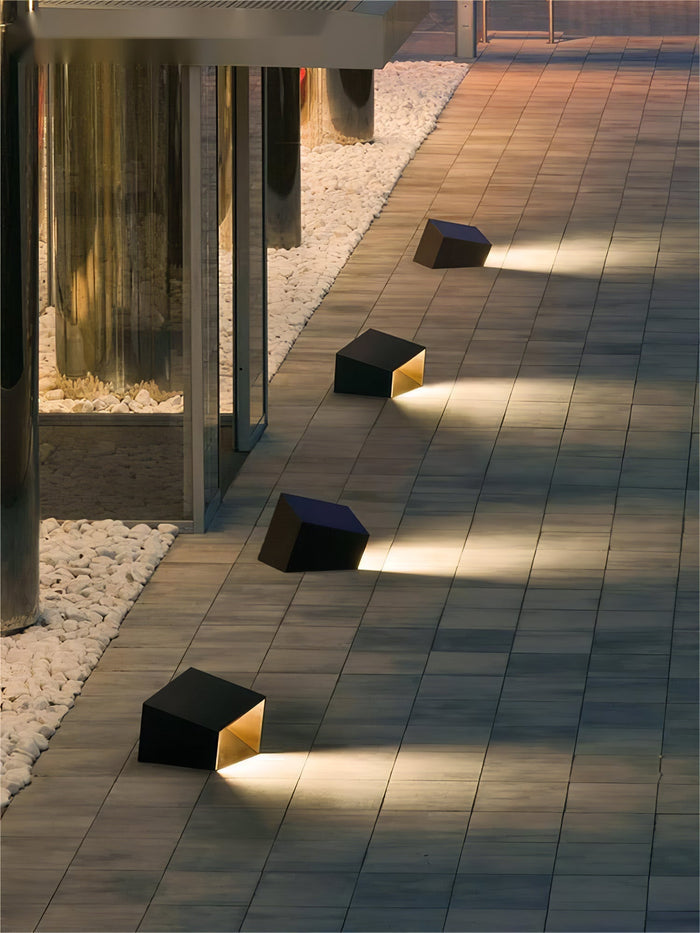 Cube Garden Solar-Powered Outdoor Lamp