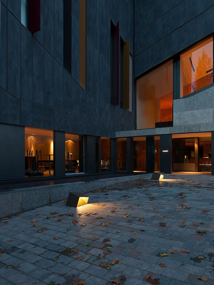 Cube Garden Solar-Powered Outdoor Lamp