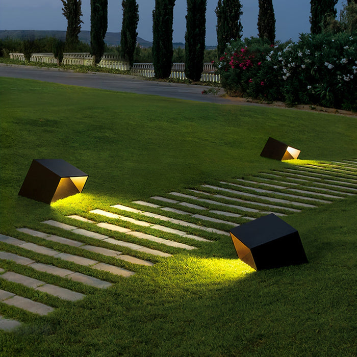 Cube Garden Solar-Powered Outdoor Lamp