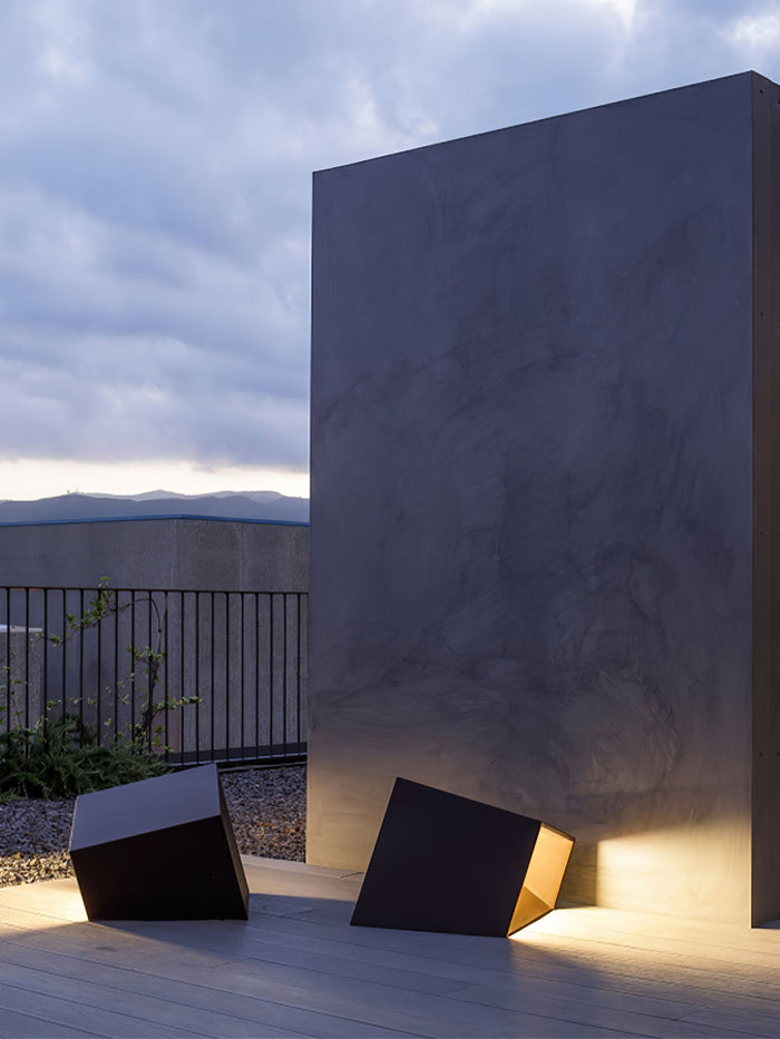 Cube Garden Solar-Powered Outdoor Lamp