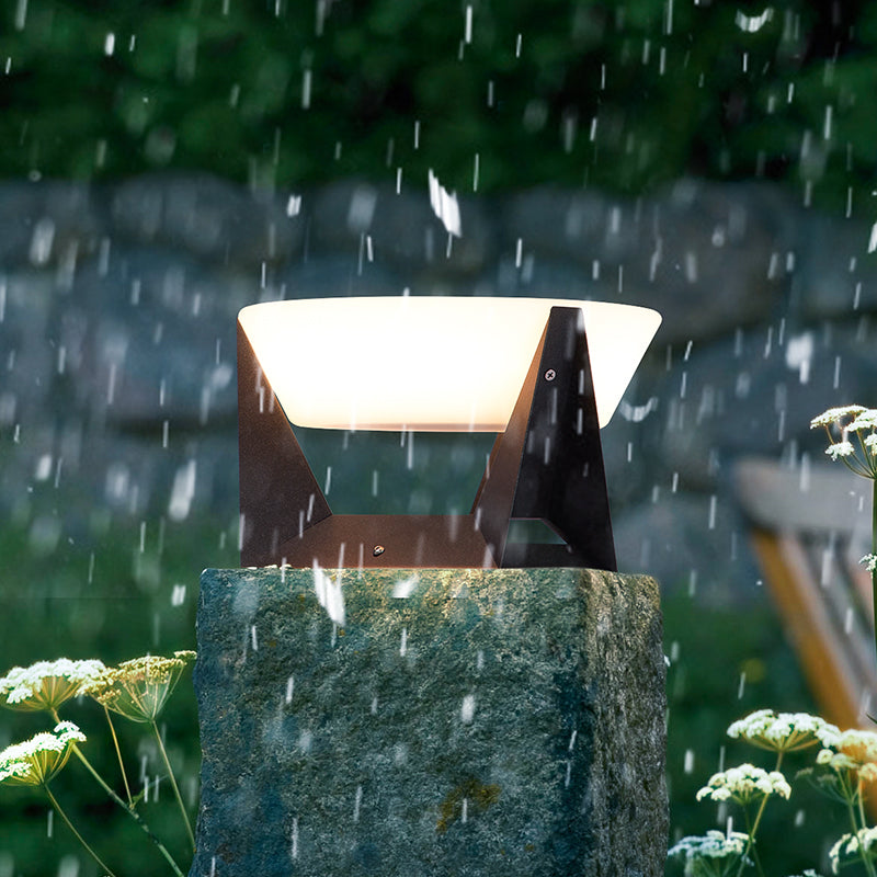 Luxurious solar-powered outdoor lamp