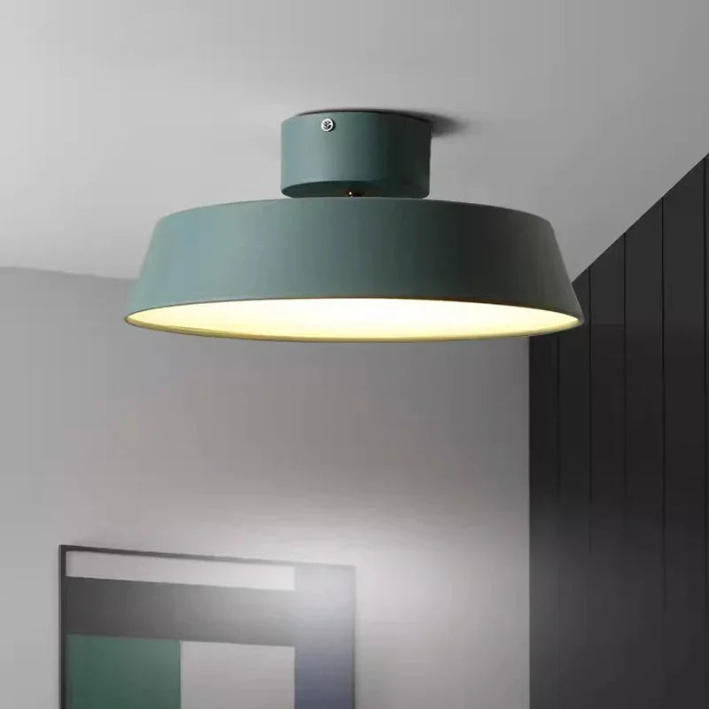 Swivelling LED ceiling lamp