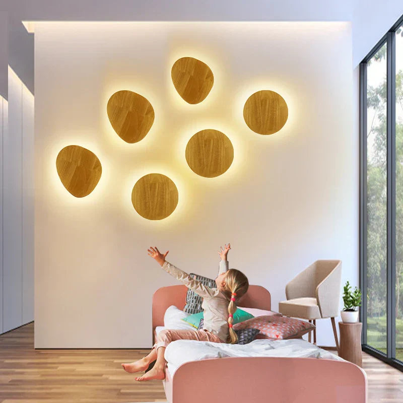 Wooden wall lamp