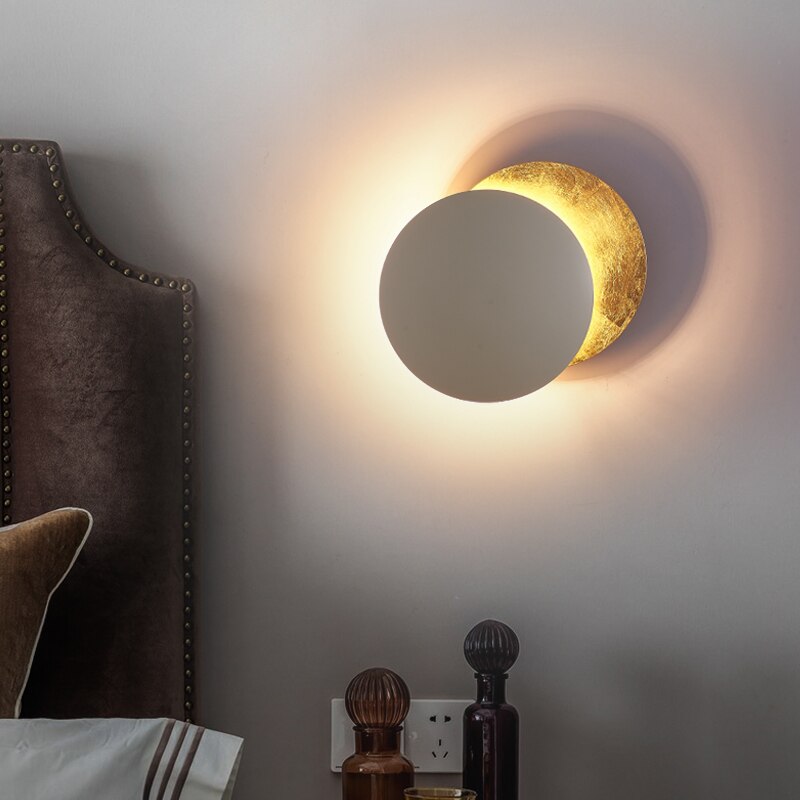 Wall lamp with solar eclipse design