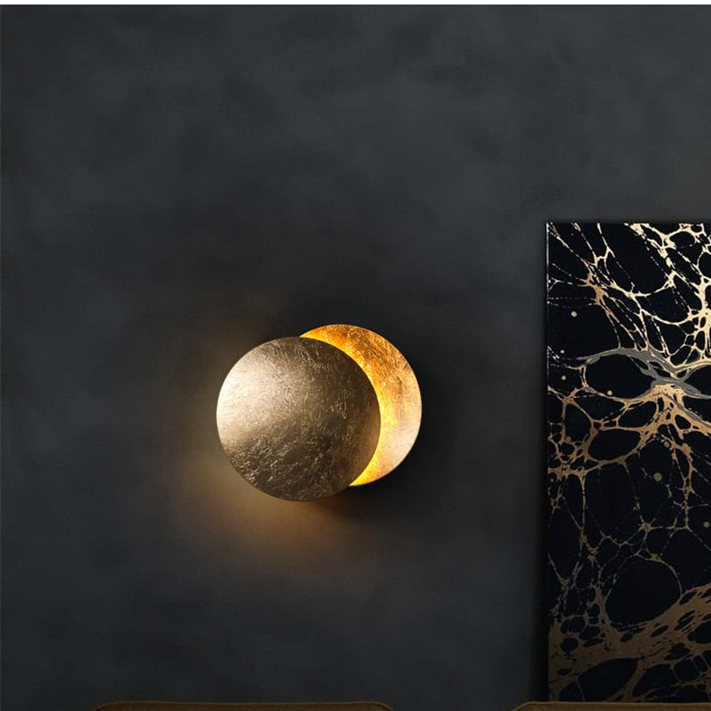 Wall lamp with solar eclipse design