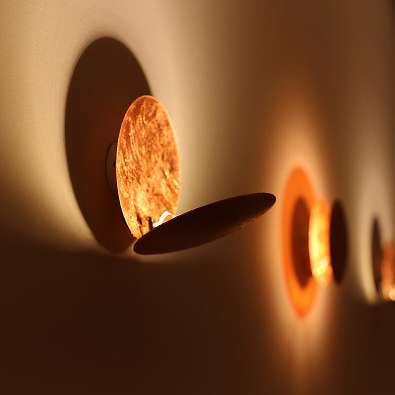 Wall lamp with solar eclipse design