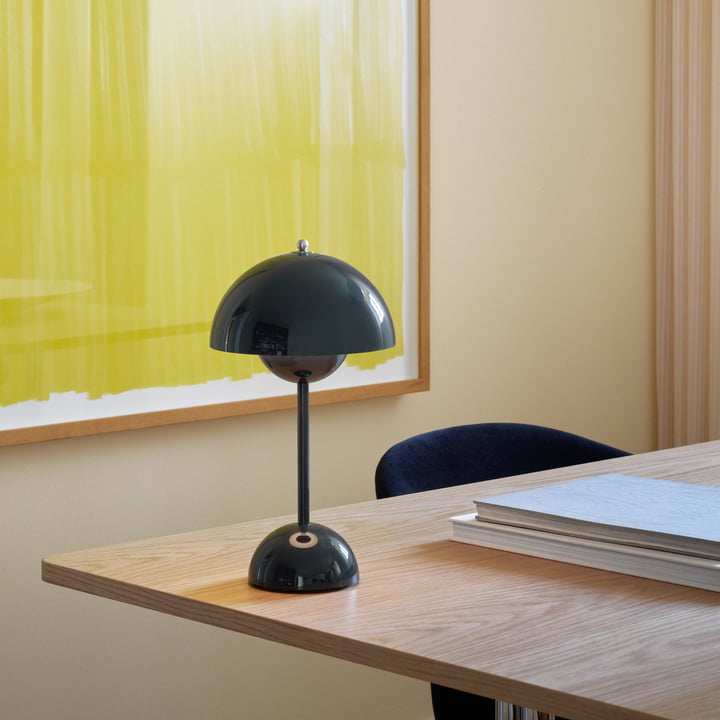 LED table lamp for an attractive interior