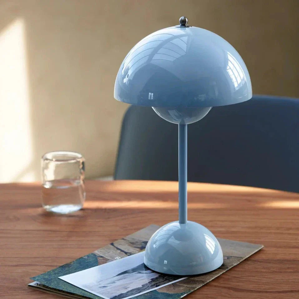 LED table lamp for an attractive interior