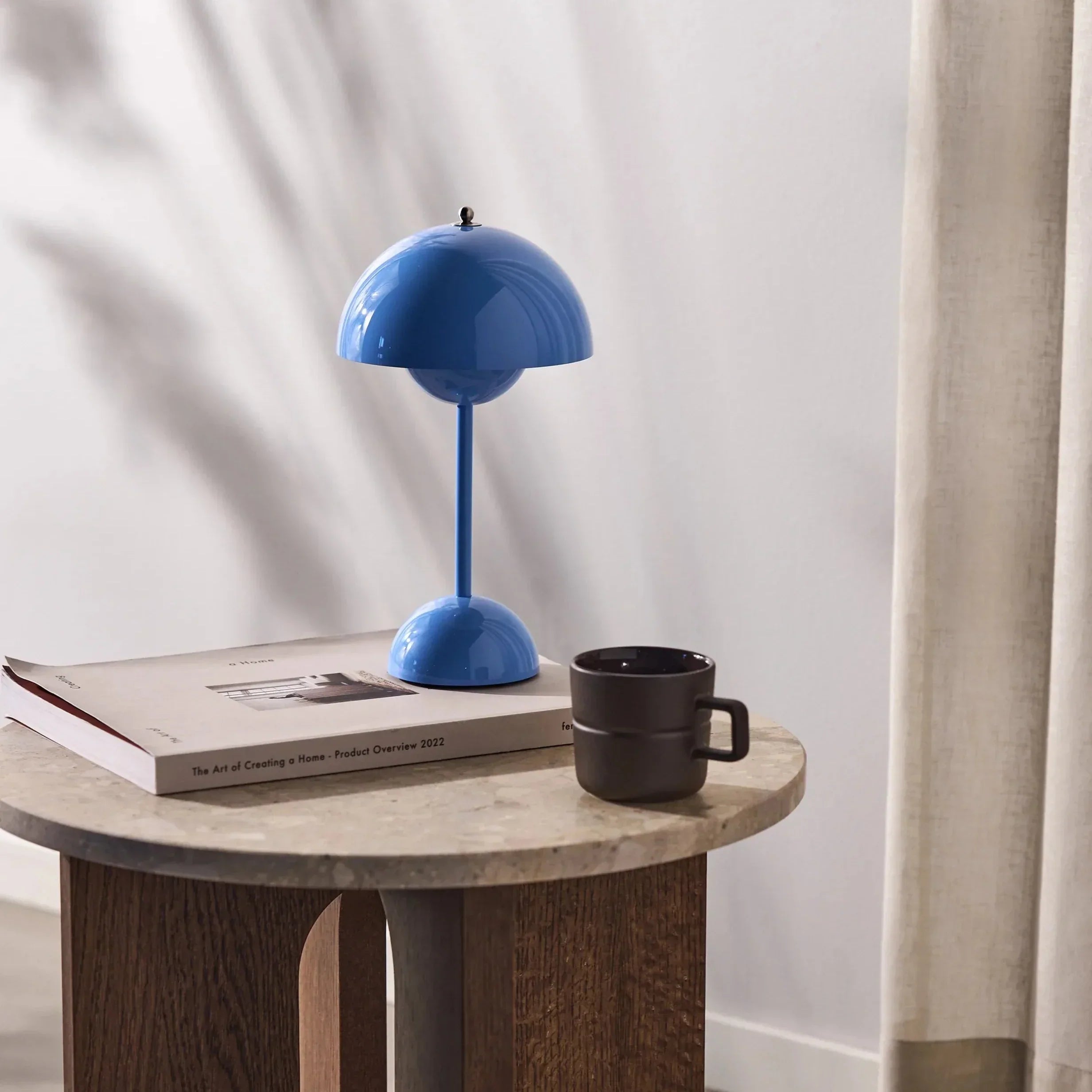 LED table lamp for an attractive interior