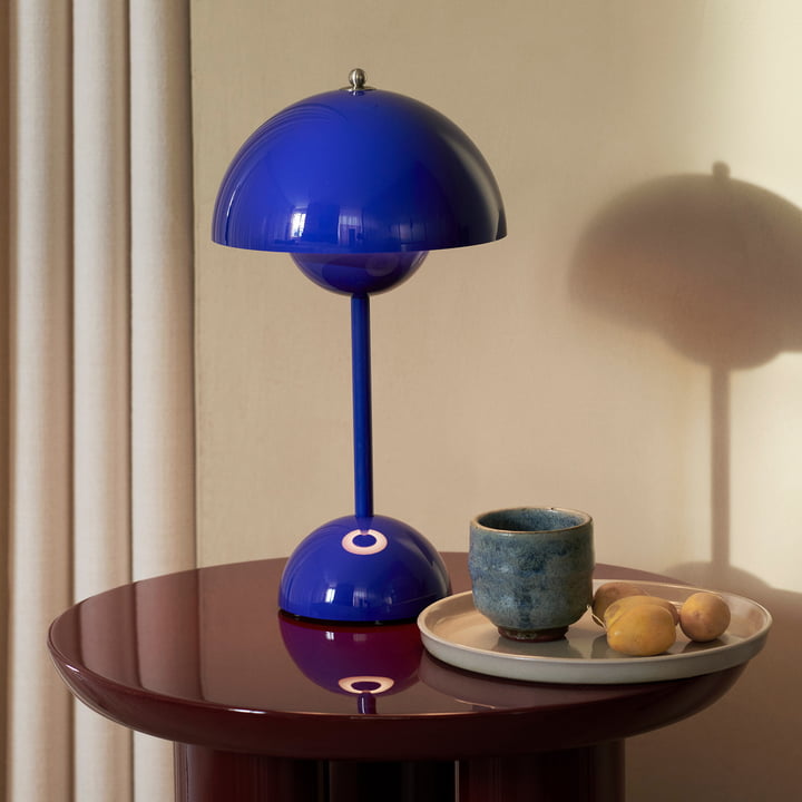 LED table lamp for an attractive interior