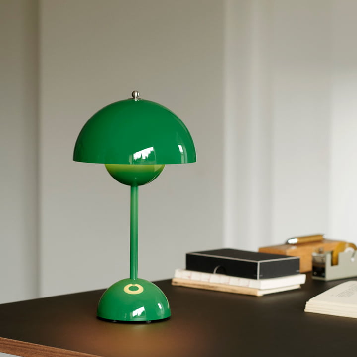 LED table lamp for an attractive interior