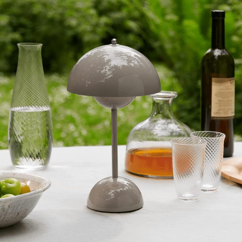 LED table lamp for an attractive interior