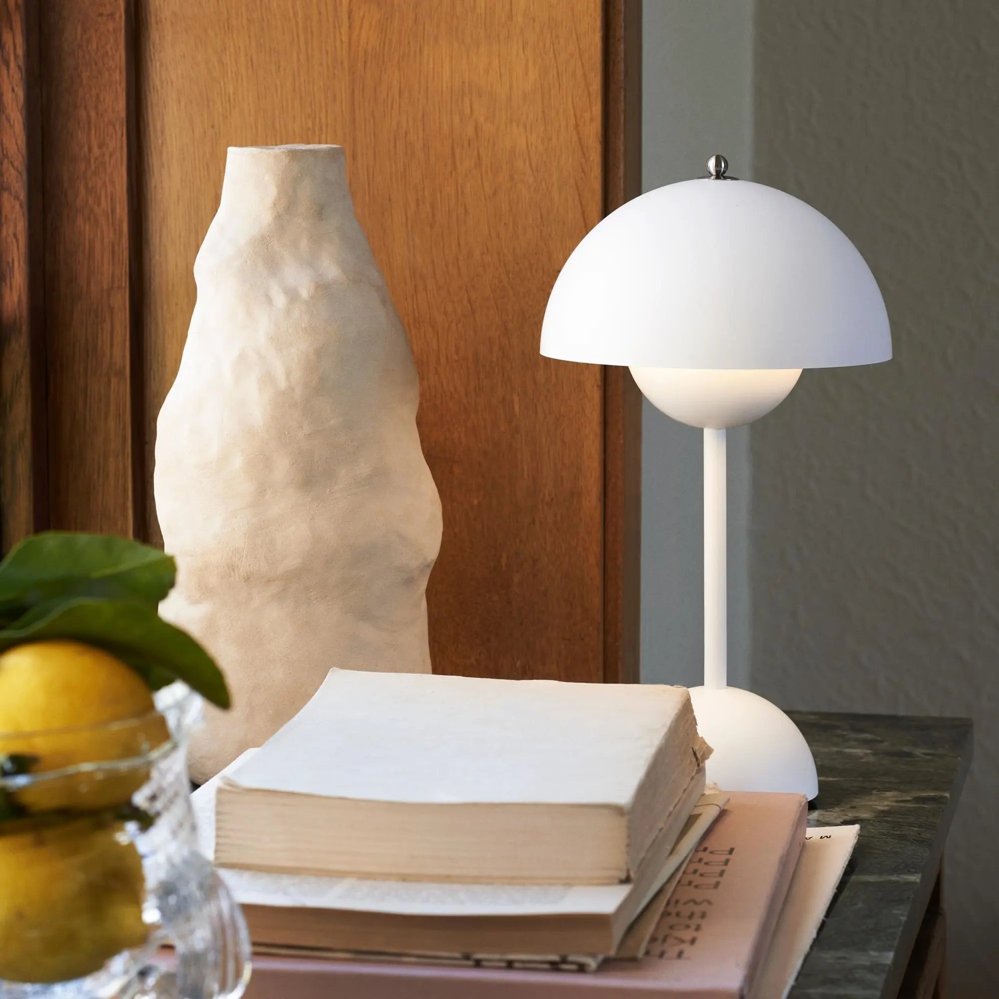 LED table lamp for an attractive interior