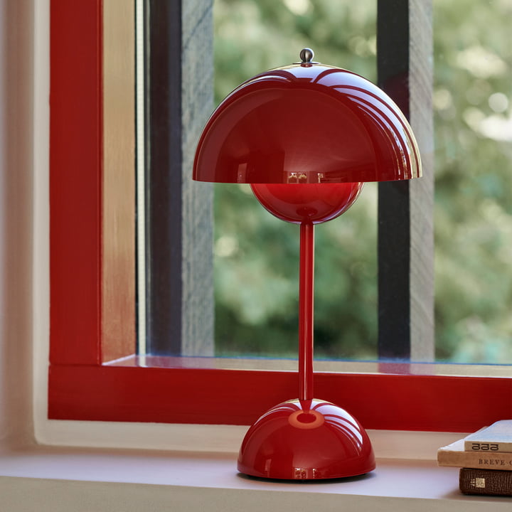 LED table lamp for an attractive interior