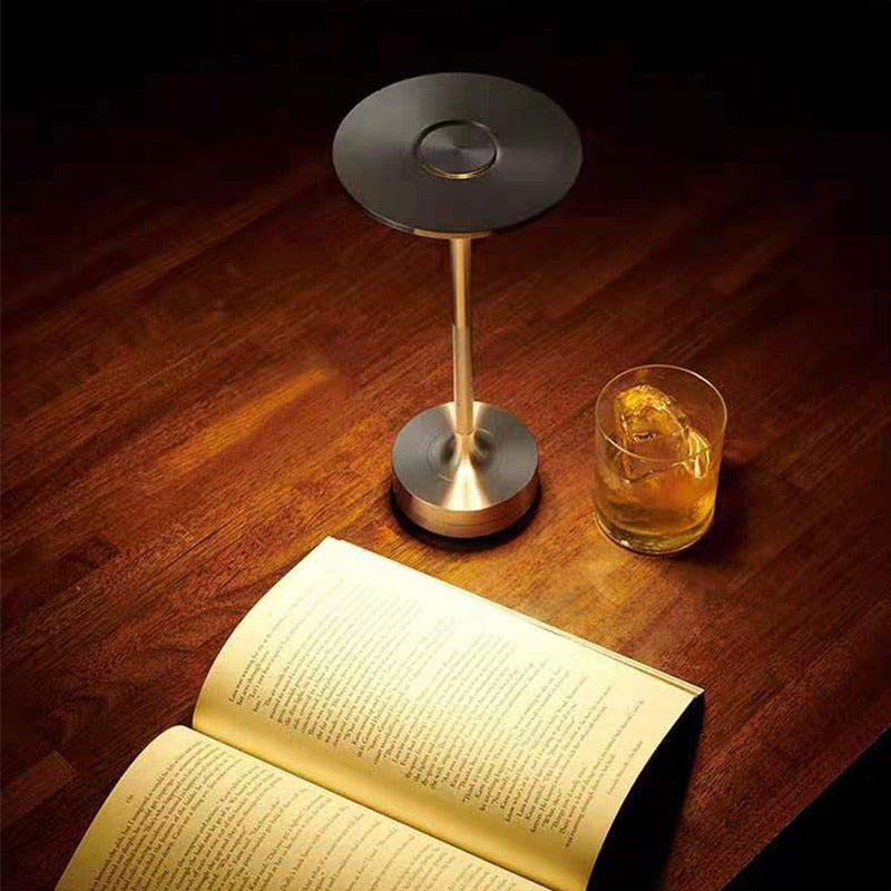 Elegant table lamp