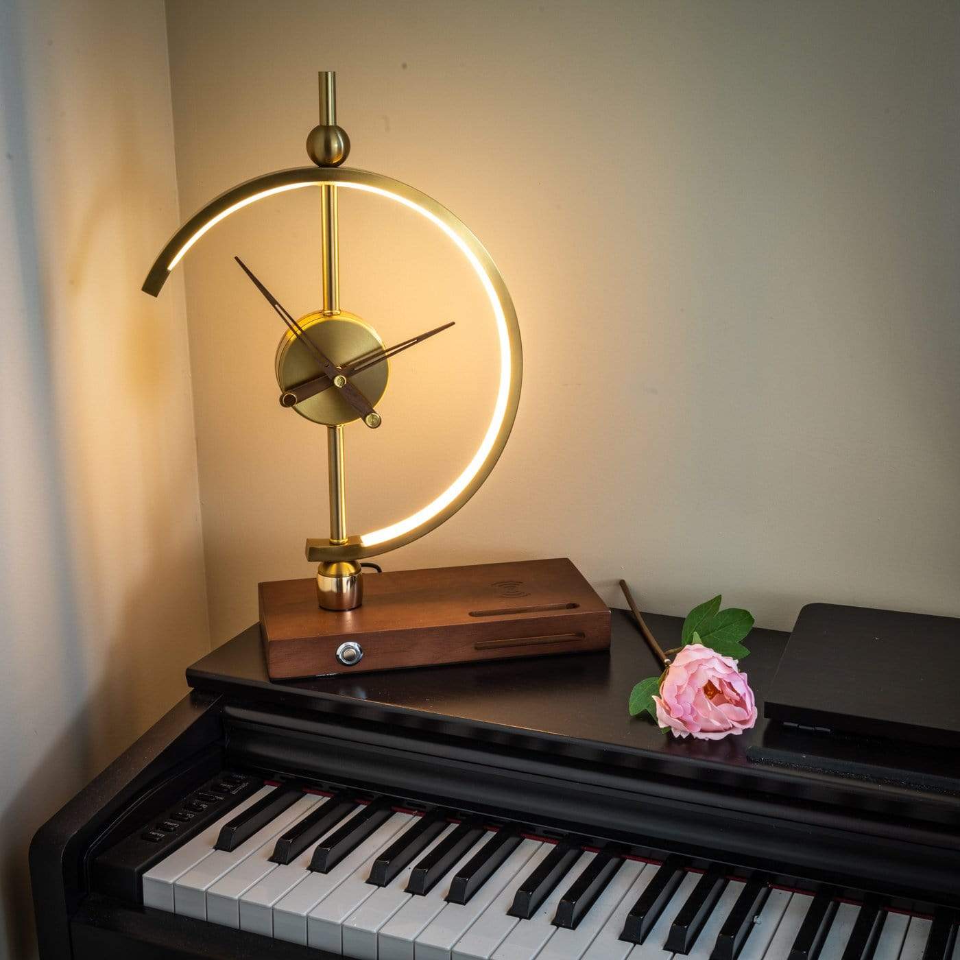 Luxurious lamp clock with charger