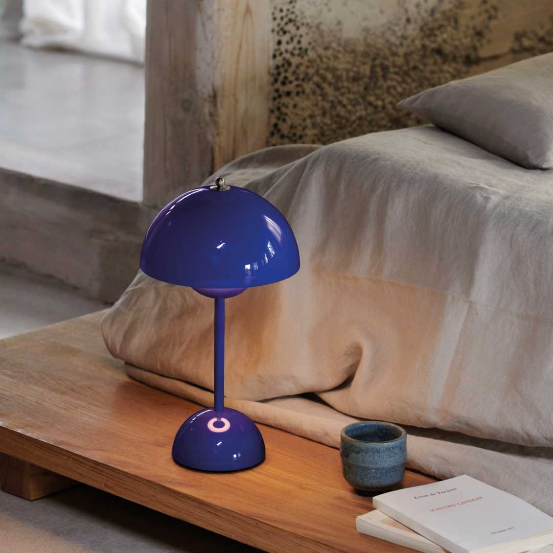 LED table lamp for an attractive interior